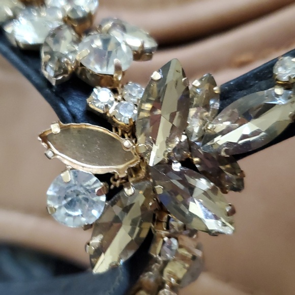 Top Moda 7.5 jeweled sandals 1 stone missing last pic - Picture 7 of 7